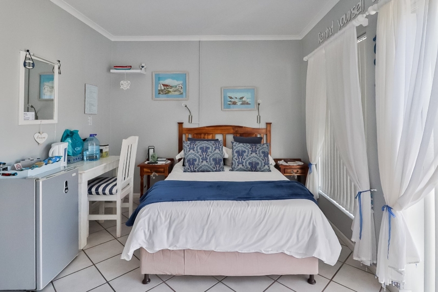 7 Bedroom Property for Sale in Country Club Western Cape